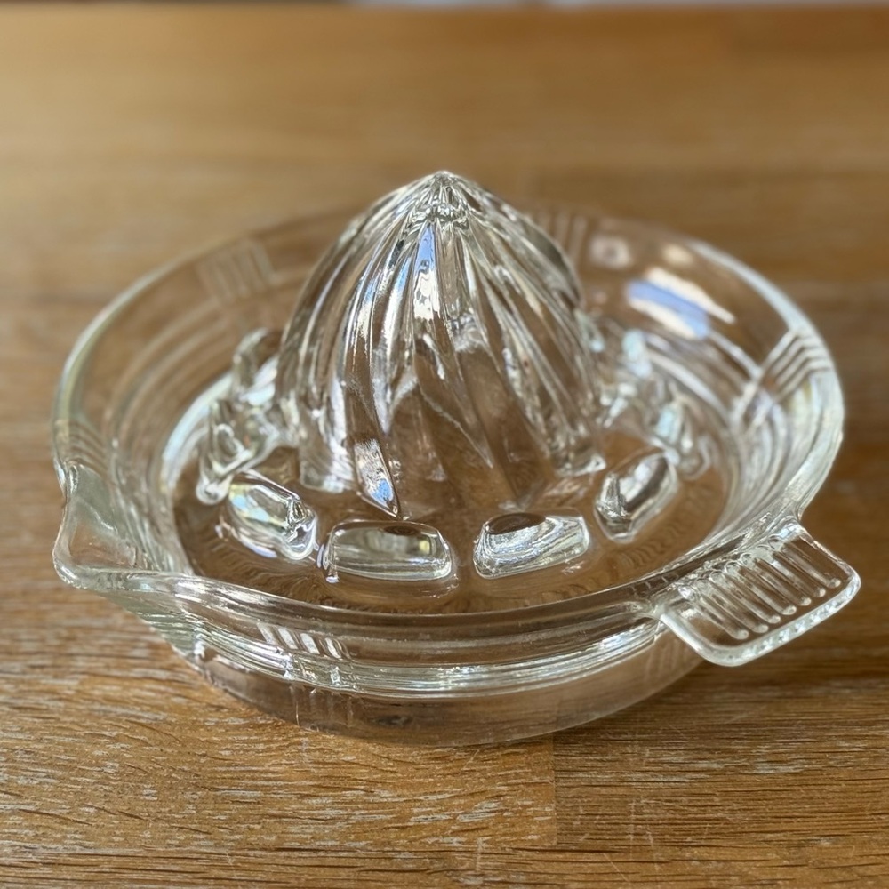 🍋 Vintage Glass Citrus Reamer - Clear Pressed Glass Juicer 🍋